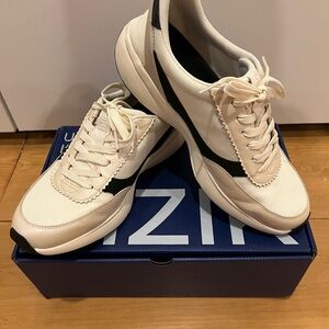 Kizik Hands Free Sneakers (Paris) - New!